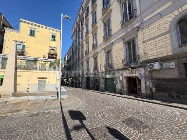 Locale commerciale in Vendita