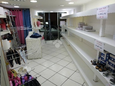 Locale commerciale in Vendita