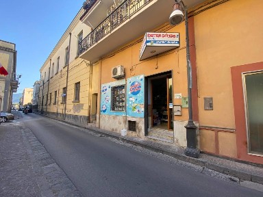 Locale commerciale in Vendita