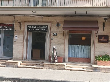 Locale commerciale in Vendita