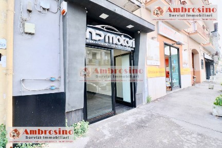 Locale commerciale in Vendita