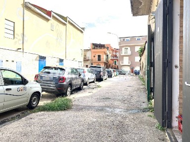 Locale commerciale in Vendita
