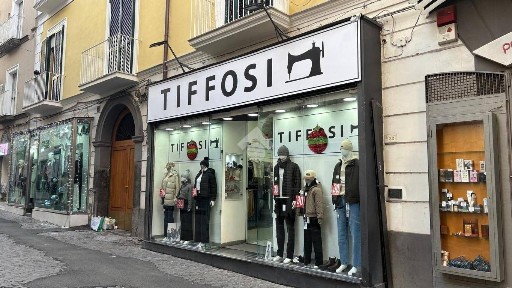 Locale commerciale in Vendita