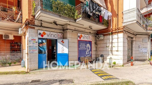 Locale commerciale in Vendita