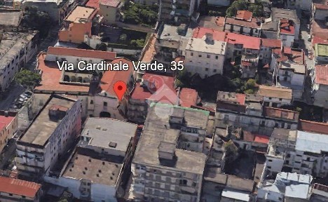 Locale commerciale in Vendita