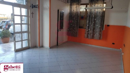 Locale commerciale in Vendita