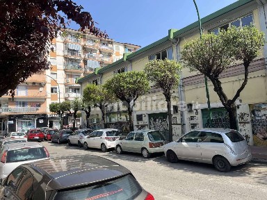Locale commerciale in Vendita