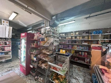Locale commerciale in Vendita