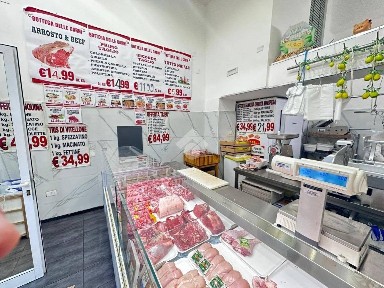 Locale commerciale in Vendita