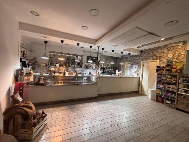 Locale commerciale in Vendita