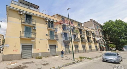 Locale commerciale in Vendita