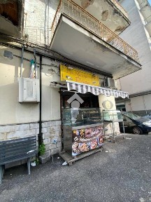 Locale commerciale in Vendita