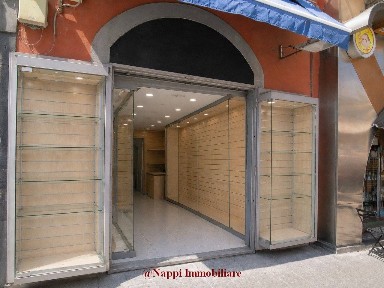 Napoli, Centro Storico, Piazza Dante
