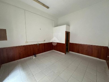 Locale commerciale in Vendita
