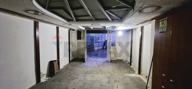Napoli, Borgo Orefici, Piazzetta Principessa Margherita, 82