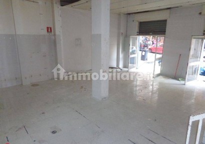Locale commerciale in Vendita