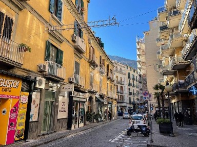 Locale commerciale in Vendita