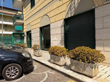 Locale commerciale in Vendita