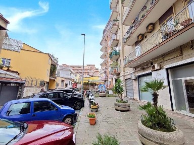 Locale commerciale in Vendita
