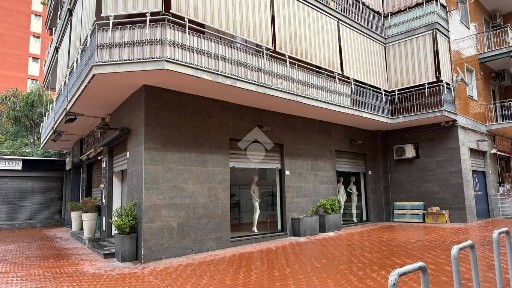Locale commerciale in Vendita