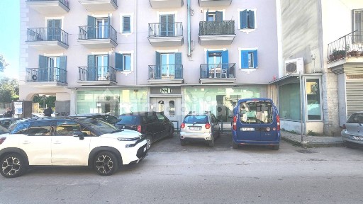 Locale commerciale in Vendita
