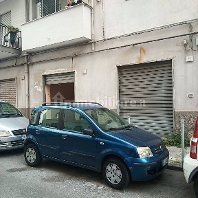 Locale commerciale in Vendita
