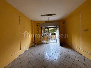 Locale commerciale in Vendita