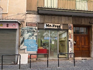 Locale commerciale in Vendita