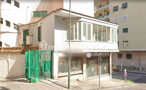Locale commerciale in Vendita
