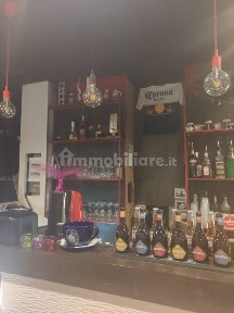 Locale commerciale in Vendita