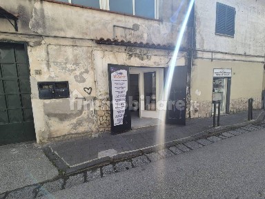 Locale commerciale in Vendita