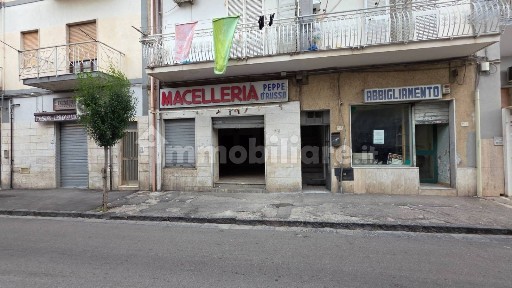Locale commerciale in Vendita