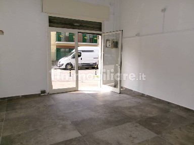 Locale commerciale in Vendita