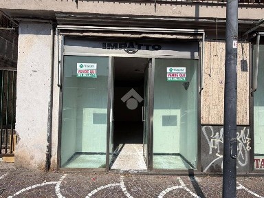 Locale commerciale in Vendita