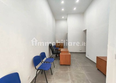 Locale commerciale in Vendita