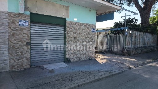 Locale commerciale in Vendita