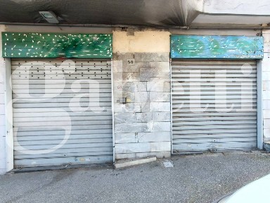 Locale commerciale in Vendita