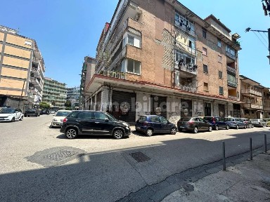 Locale commerciale in Vendita
