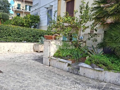 Locale commerciale in Vendita
