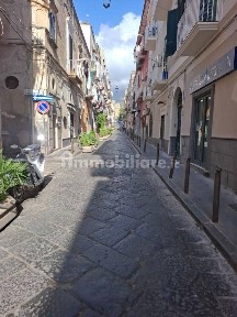 Locale commerciale in Vendita