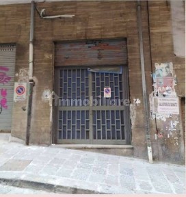 Locale commerciale in Vendita