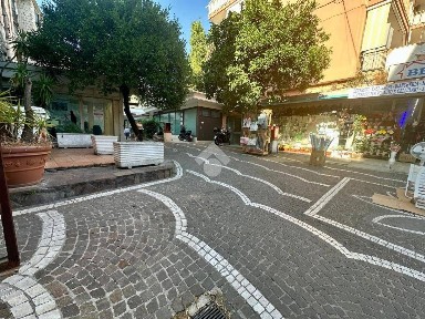 Locale commerciale in Vendita