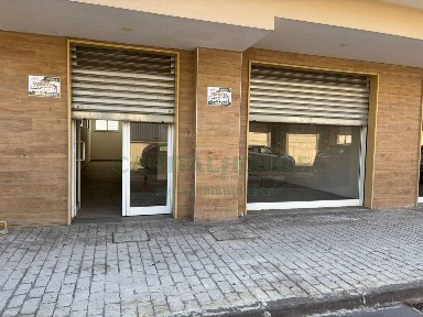 Locale commerciale in Vendita