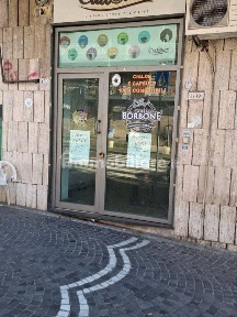 Locale commerciale in Vendita