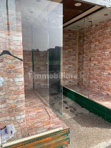 Attività commerciale in Vendita