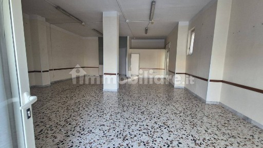 Locale commerciale in Vendita