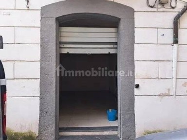 Locale commerciale in Vendita
