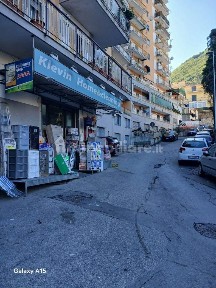 Locale commerciale in Vendita