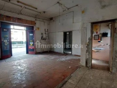 Locale commerciale in Vendita