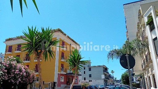 Locale commerciale in Vendita